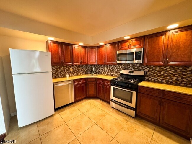 Photo - 15 Averell Dr