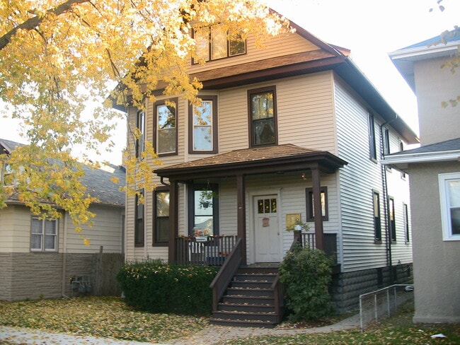 Forest Park 3 Bedroom APT. - 1114 Elgin Ave Unit 1