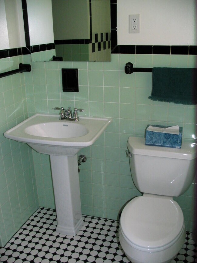 Photo - 1205 W Bloomington Rd