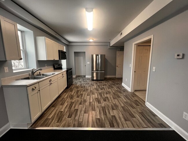 Photo - 2185 River Rd Unit Apt 2