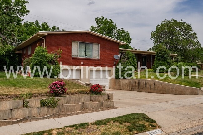 1915-1925 E. Severn Dr. - 1925 - 1915-1925 E. Severn Dr. - 1925 Condo