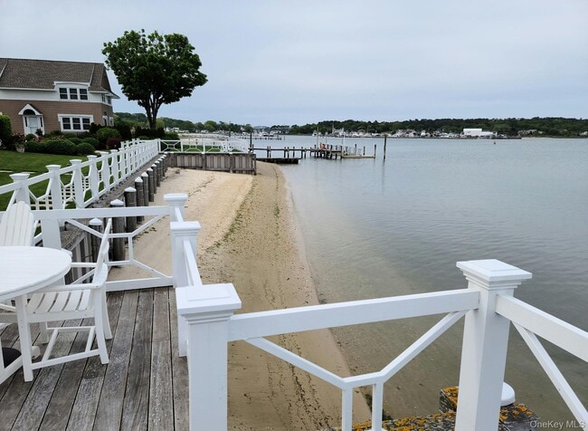 Photo - 62 Canoe Place Rd Unit 627