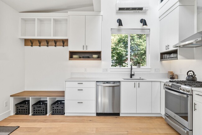 Photo - 142 SW Roosevelt Ave Unit 142 Roosevelt ADU