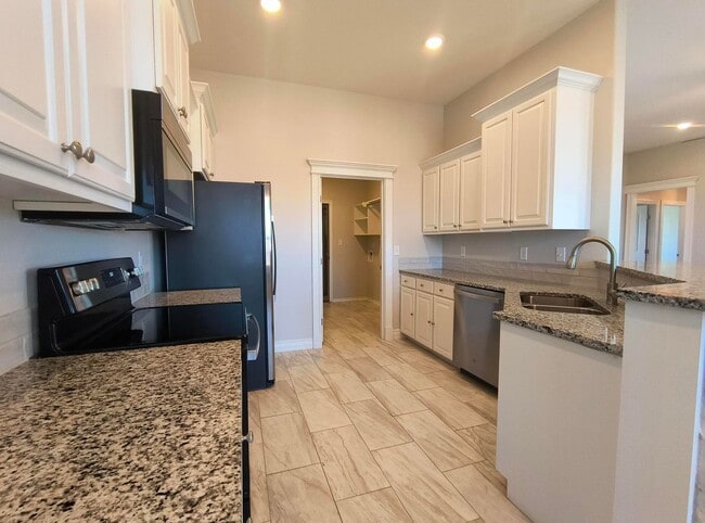 Photo - Charming 4 bedroom, 2 bath home AVAILABLE NOW!