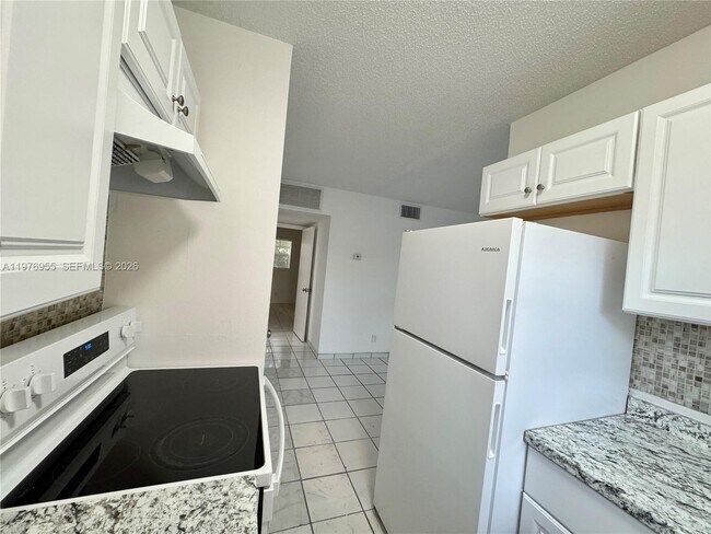 4140 Woodside Dr Unit 107