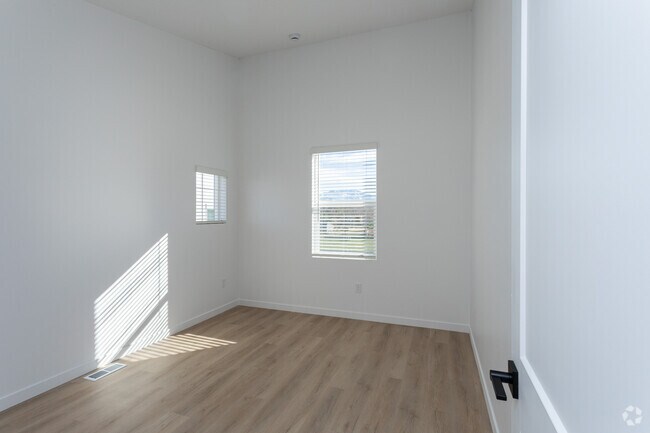 5BR, 3.5BA - Juniper - Fourth Bedroom