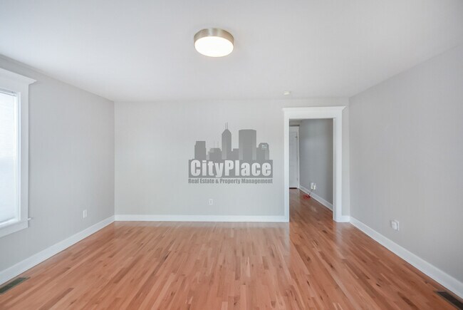 Photo - 910 Lexington Ave