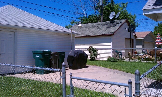 Photo - 6801 Barrie St Unit #2 - Upper