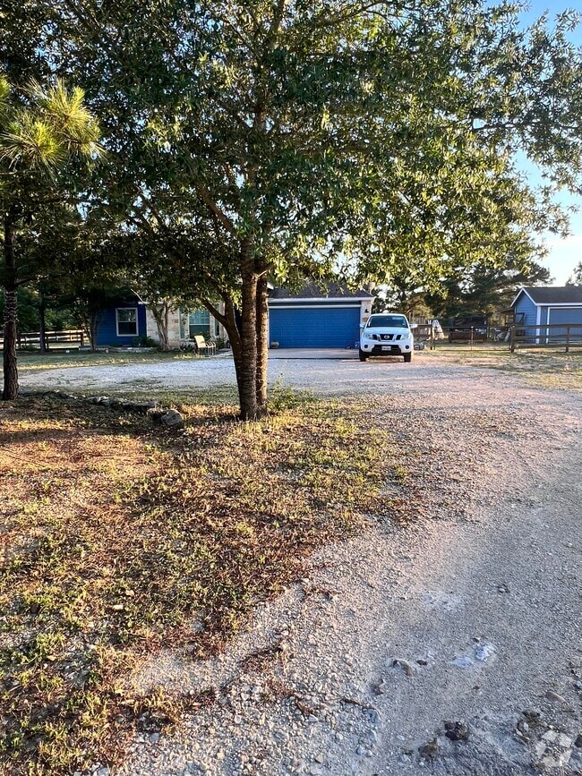Building Photo - 122 Travis Ln N Rental