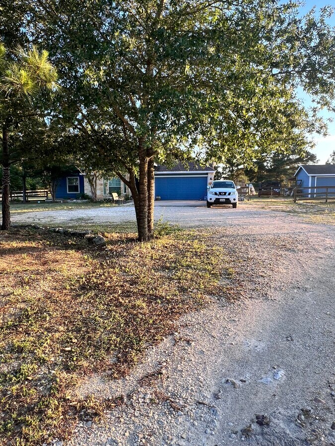 Photo - 122 Travis Ln N House