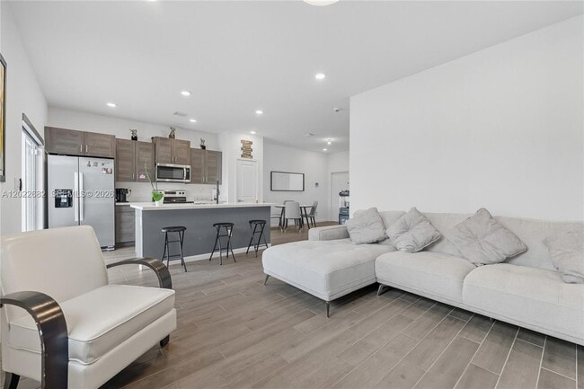 Photo - 805 SE 18th St