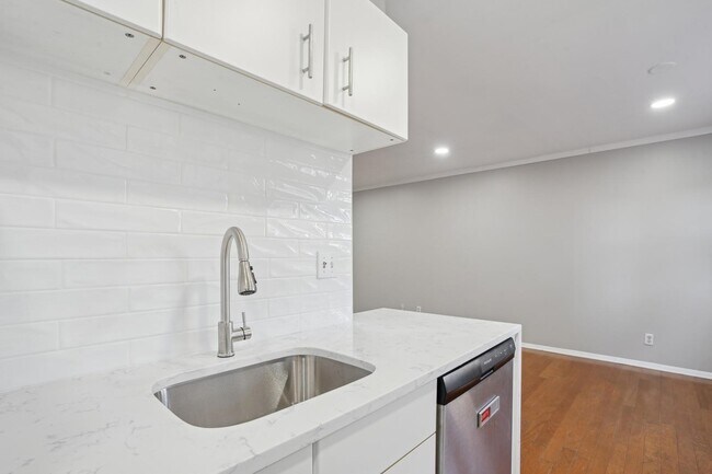 Photo - 56 68th St Unit 7