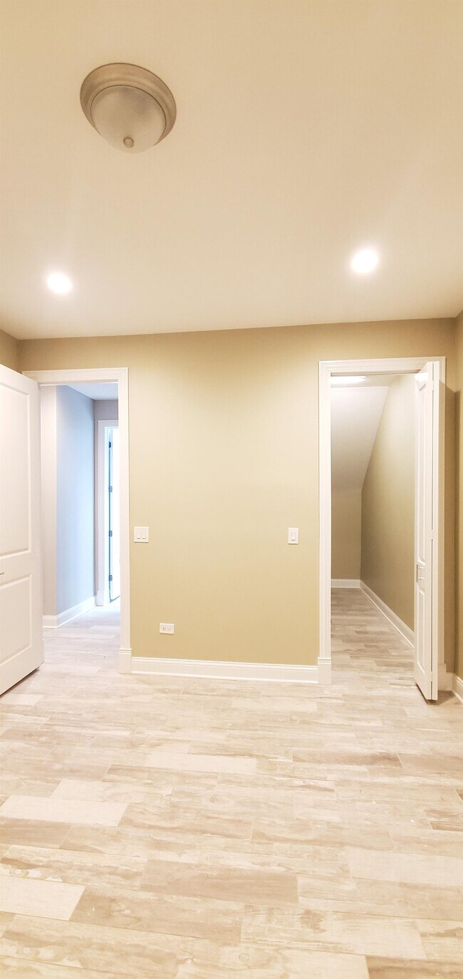 Photo - 425 E 42nd St Unit 1F