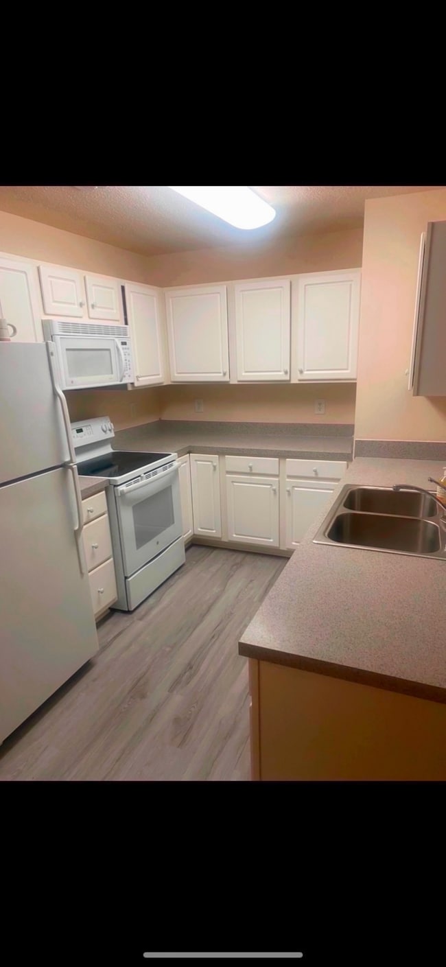 Building Photo - 4345 Cedarcroft Ct Unit 1A