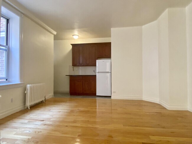 Photo - 140 W 71st St Unit 2-B