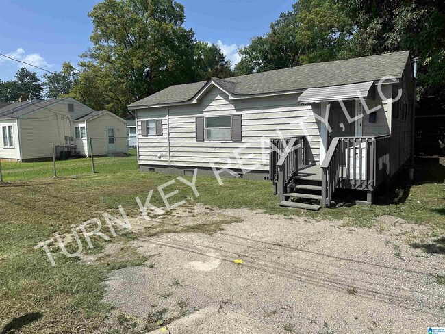 Photo - 719 16th St N