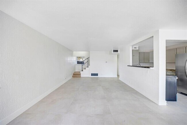 Photo - 20 NW 7th Ave