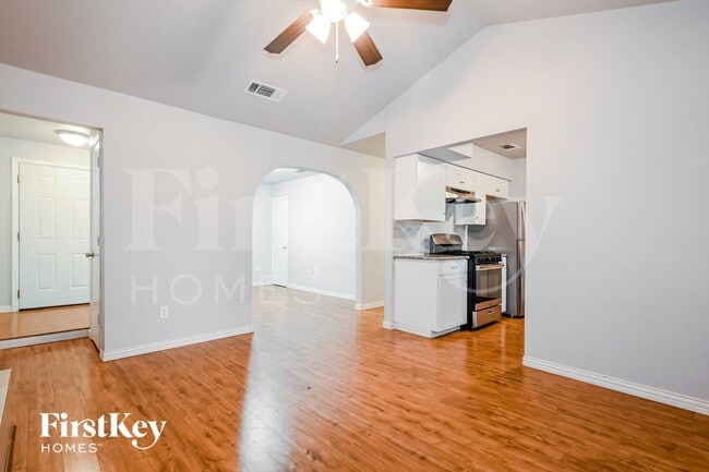 Photo - 302 Shorewood Dr