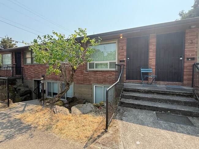 Building Photo - 1304 N Emerson St Unit #2
