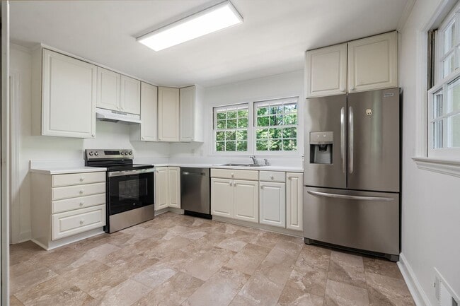 Photo - Heart of Chapel Hill! Roosevelt is ready for you!  4 bedrooms/3 bathrooms