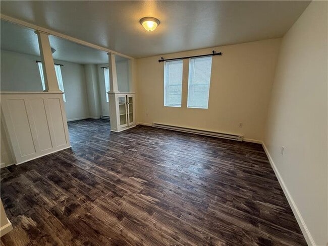 Building Photo - 570 Kendall Ave