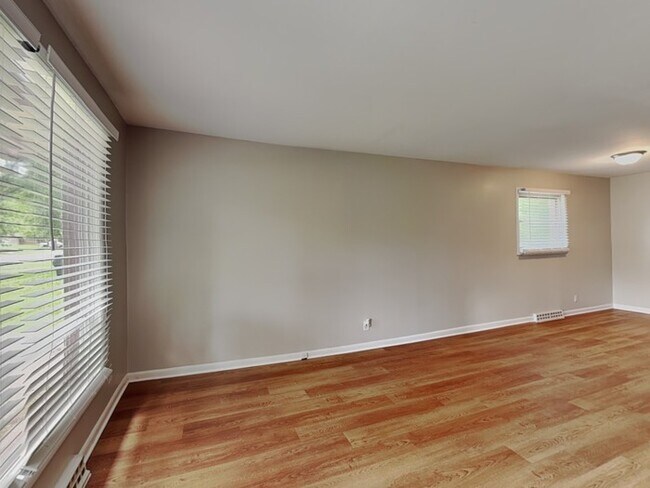 Photo - 4839 N Kenmore Rd
