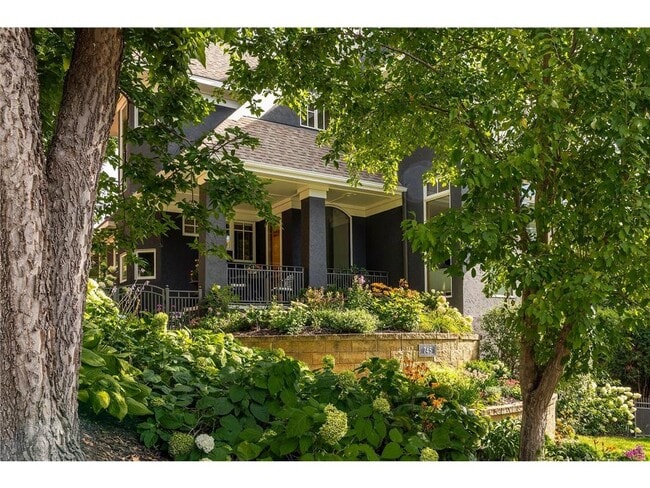 Photo - 745 Rice St E