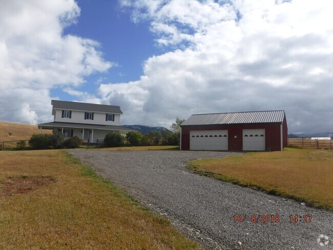 Building Photo - Gorgeous Home on 20 Acres- Horses Welcome!