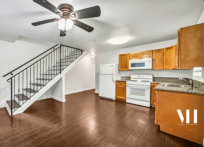 Building Photo - 1225 W 37th Pl