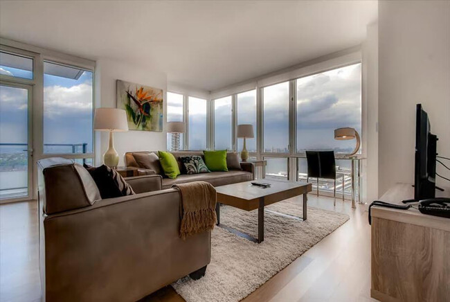 Building Photo - 605 W 42nd St Rental