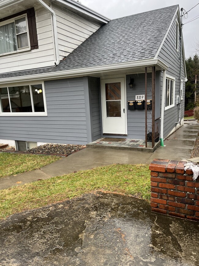 Photo - 889 Ivy Ave Unit 889