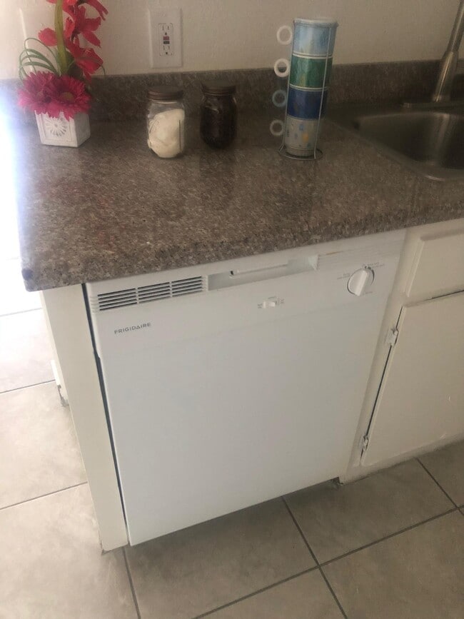 Photo - 13988-14000 Foothill Blvd