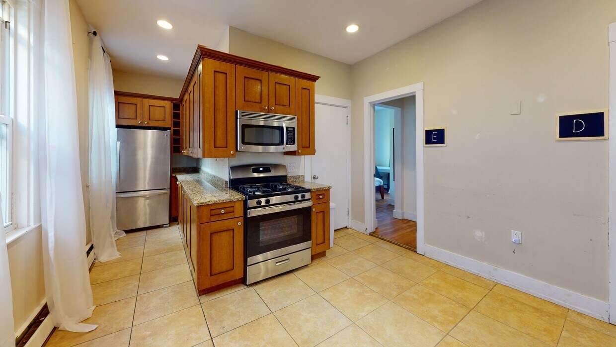 Photo - Private bedroom in 5 bed/1 bath Home