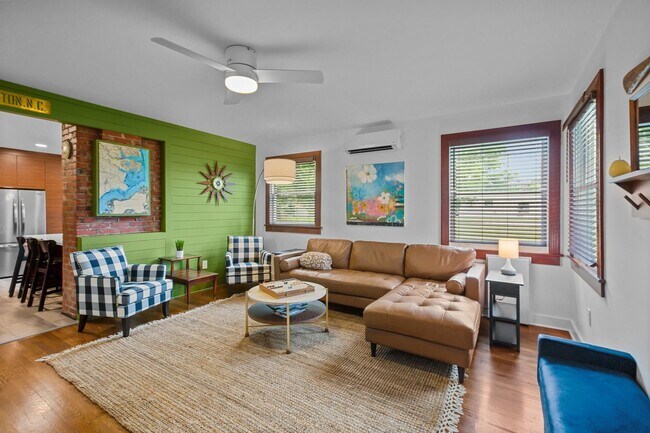 Photo - Modern Furnished Cottage Located Downtown!