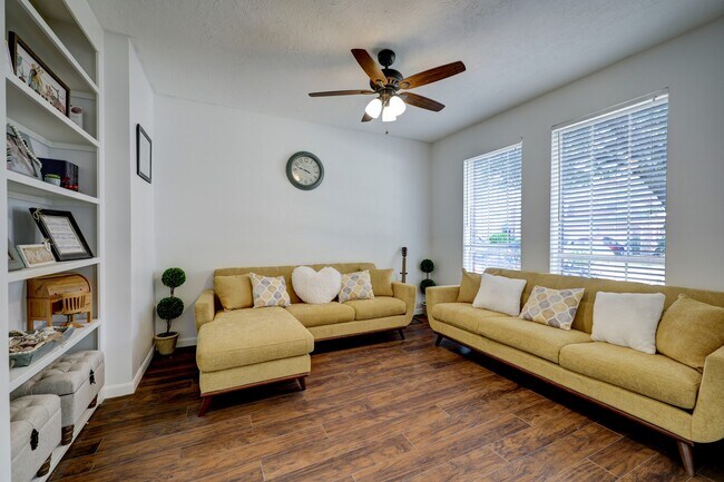 Photo - 13710 Wheatbridge Dr