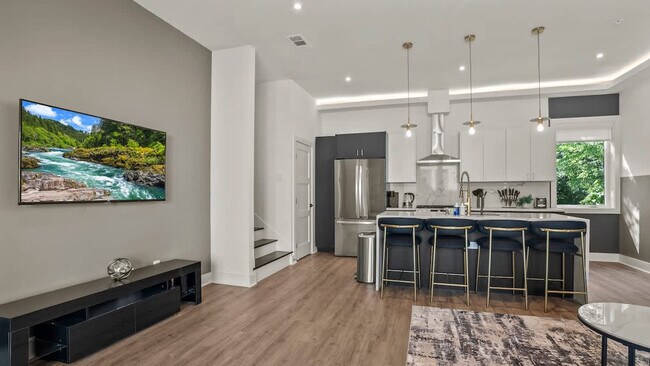 Photo - 1733 N Fitzhugh Ave Unit ID1226737P