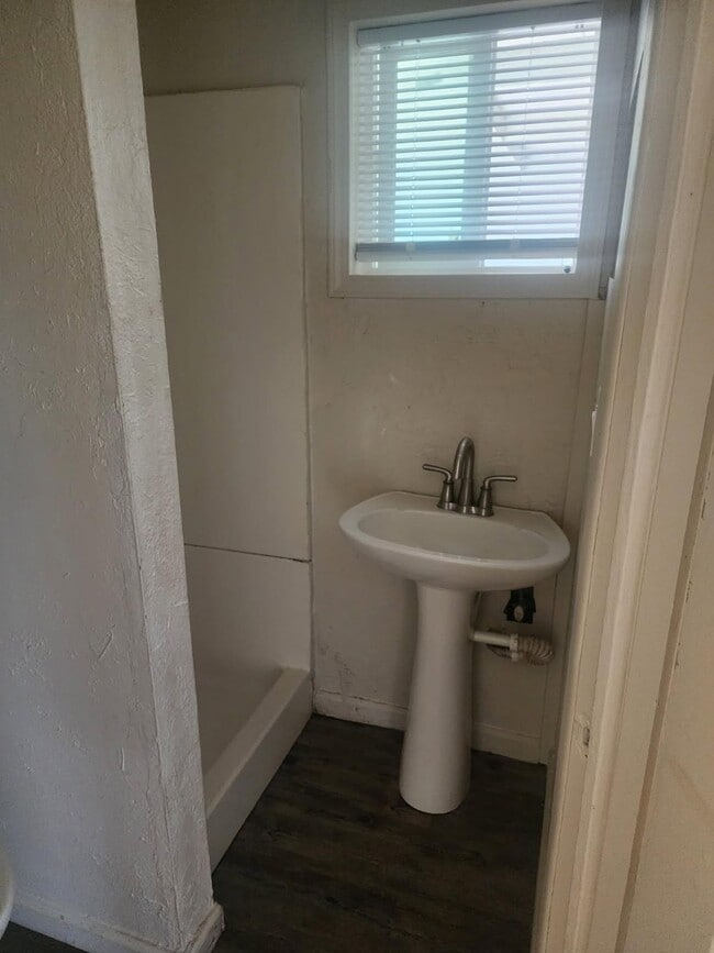 Bathroom APT B