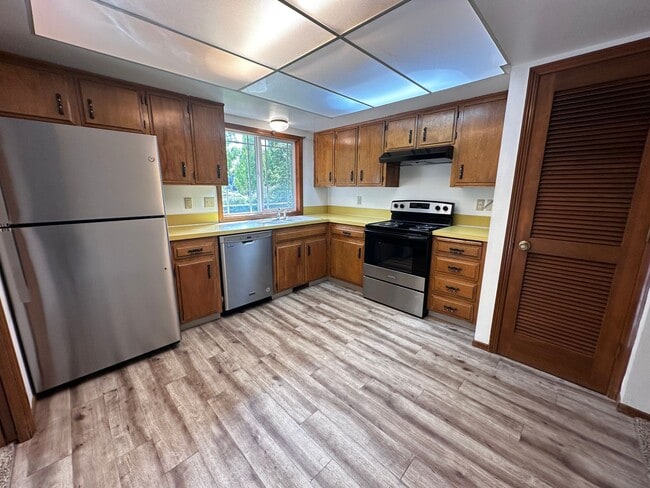 Photo - *COMING SOON* 3 Bedroom 2.5 bath Split level house