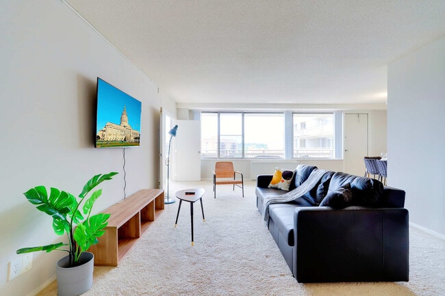 Photo - 2111 Richmond Hwy Unidad FL11-ID1022382P