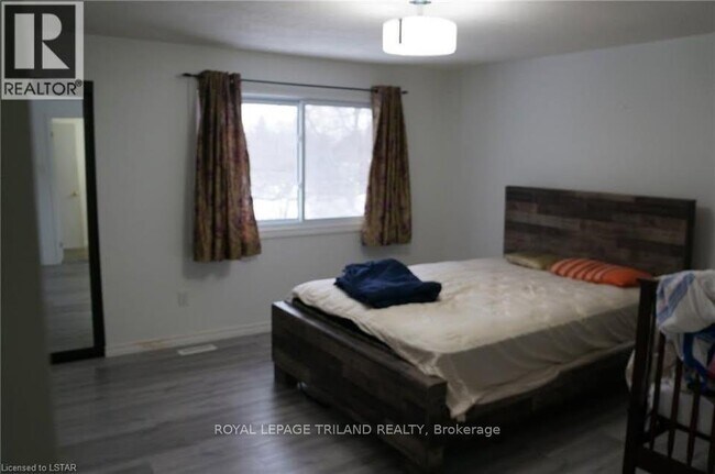 Photo - 260 Monmore Rd