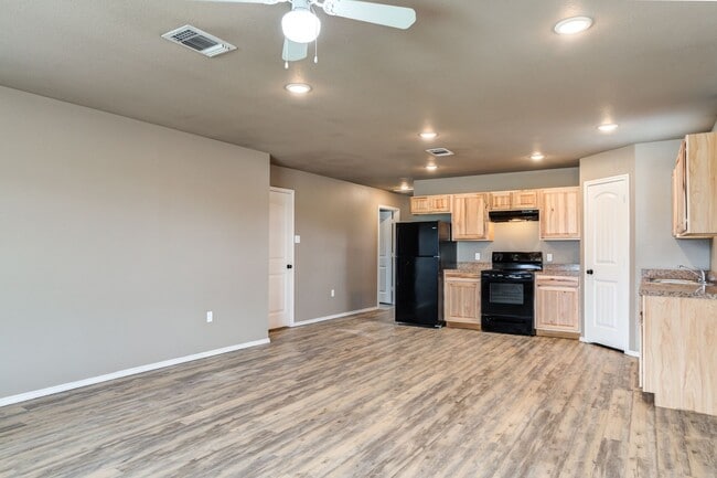 2223 E Main St
