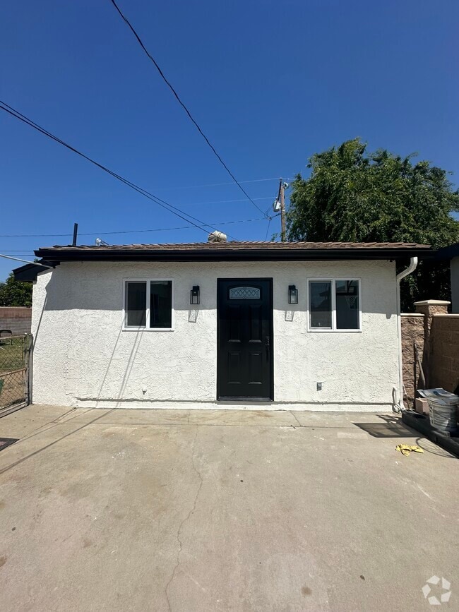 Building Photo - 9413 Blanchard Ave Rental