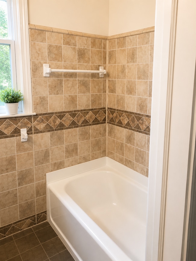 Photo - 18283 Tracey St