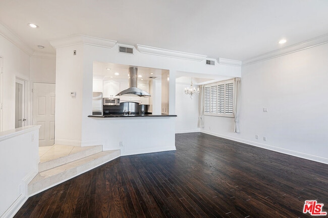 Building Photo - 315 N Swall Dr Unit 303
