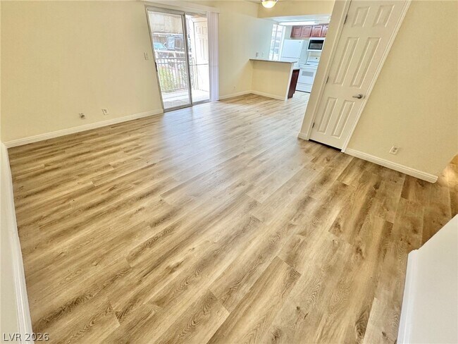 5422 River Glen Dr Unit 377