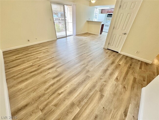 Photo - 5422 River Glen Dr Unidad 377