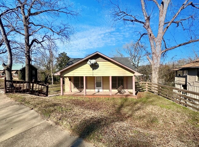 Building Photo - 4028 40th Ave N