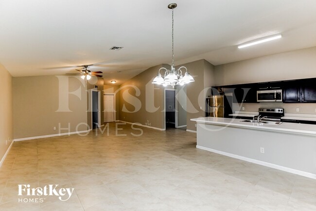 Photo - 931 SE Thornhill Dr