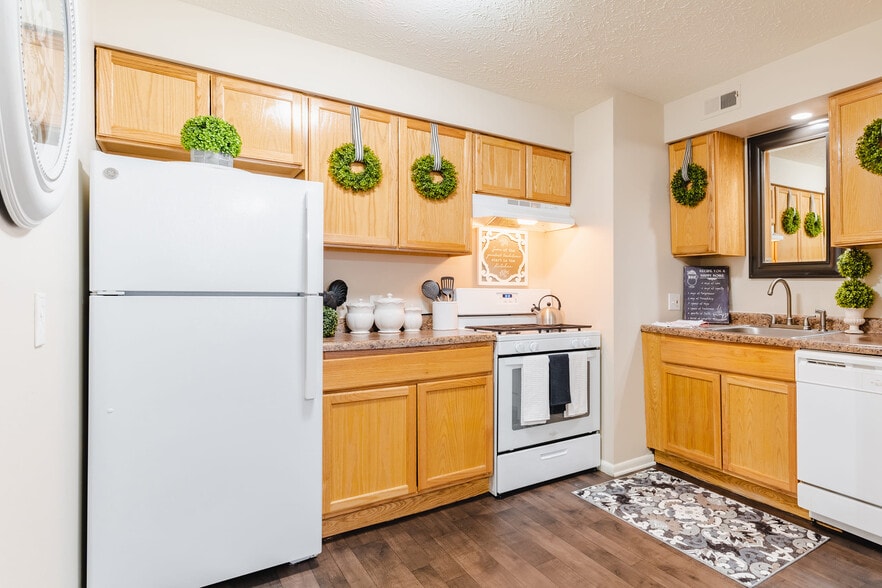 Ample Counter and Cabinet Space