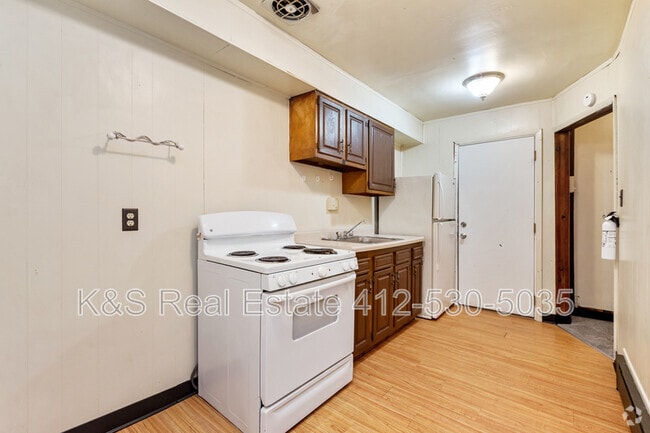 Building Photo - 441-443-445 Library St Unit 3 Rental